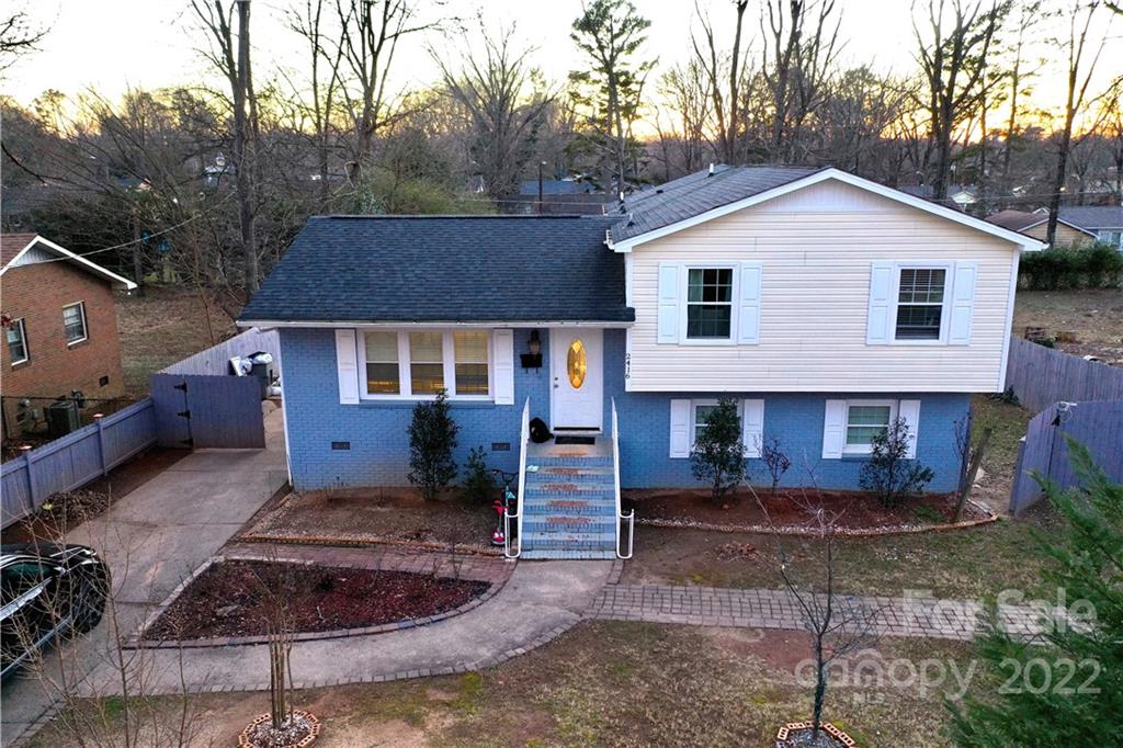 Property image 1 at 2416 Lanecrest Drive, Charlotte, NC 28215