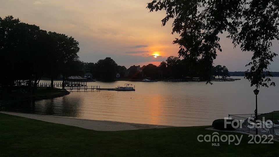 7423 Mariner Cove Drive