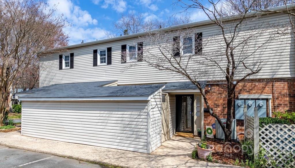 Property image 1 at 5943 Quail Hollow Road, Charlotte, NC 28210