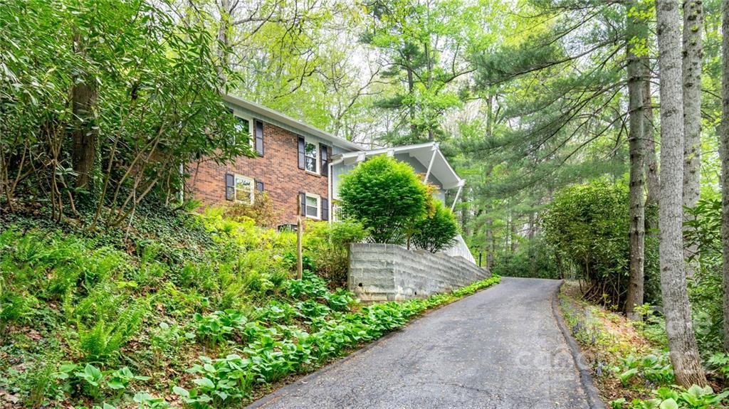 Property image 1 at 190 Long John Drive, Hendersonville, NC 28791