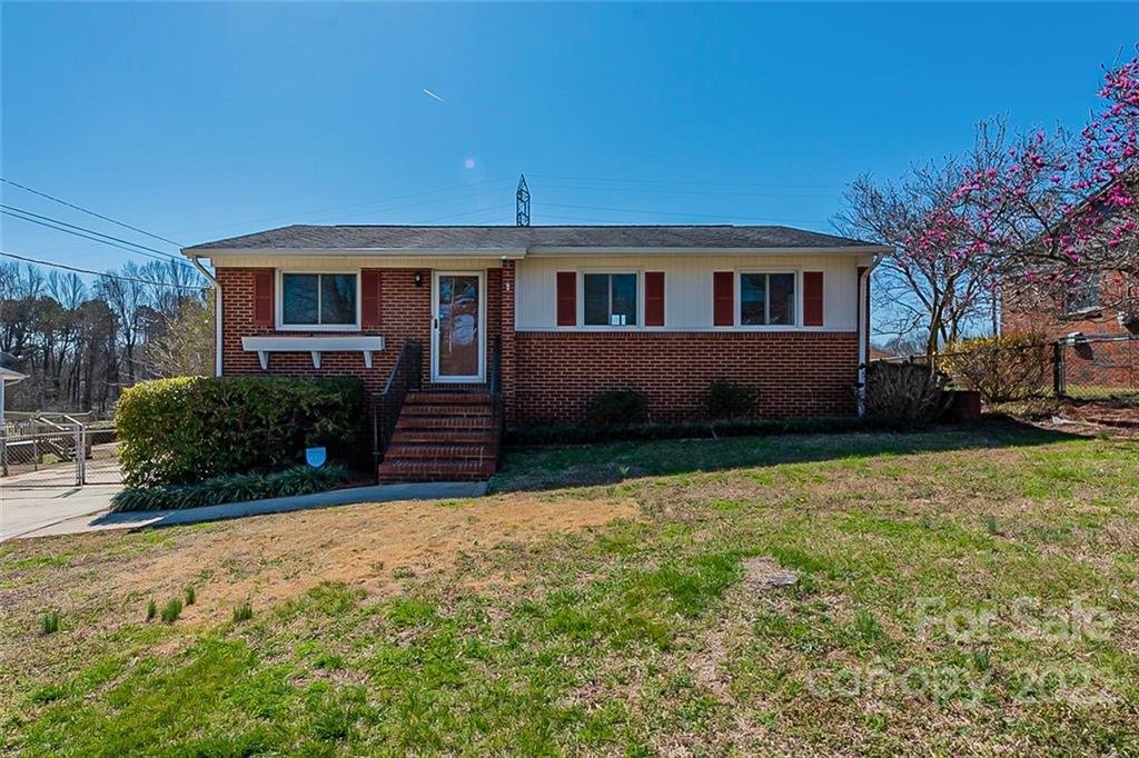 Property image 1 at 3113 Crescent Lane, Gastonia, NC 28052