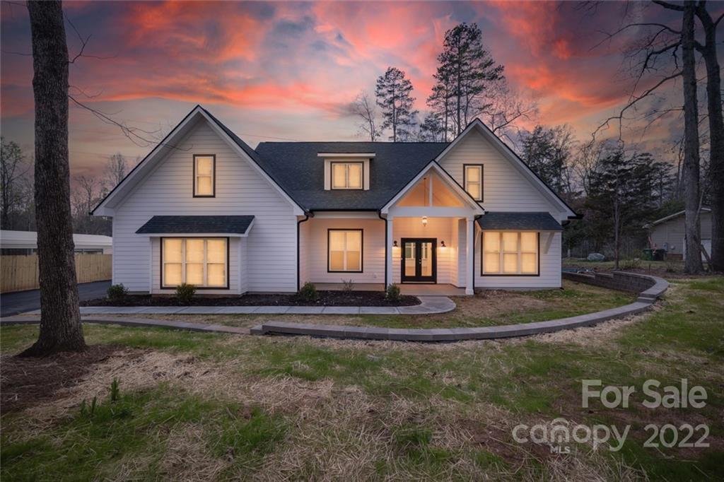 Property image 1 at 1409 Breezewood Drive, Charlotte, NC 28262
