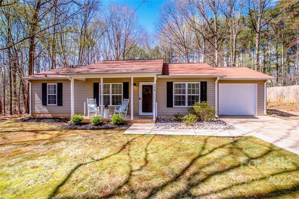 Property image 1 at 111 Waderich Lane, Mooresville, NC 28117