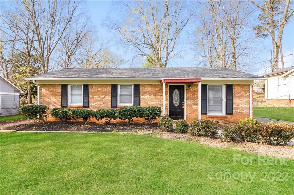 Property image 1 at 922 Capps Hill Mine Road, Charlotte, NC 28216