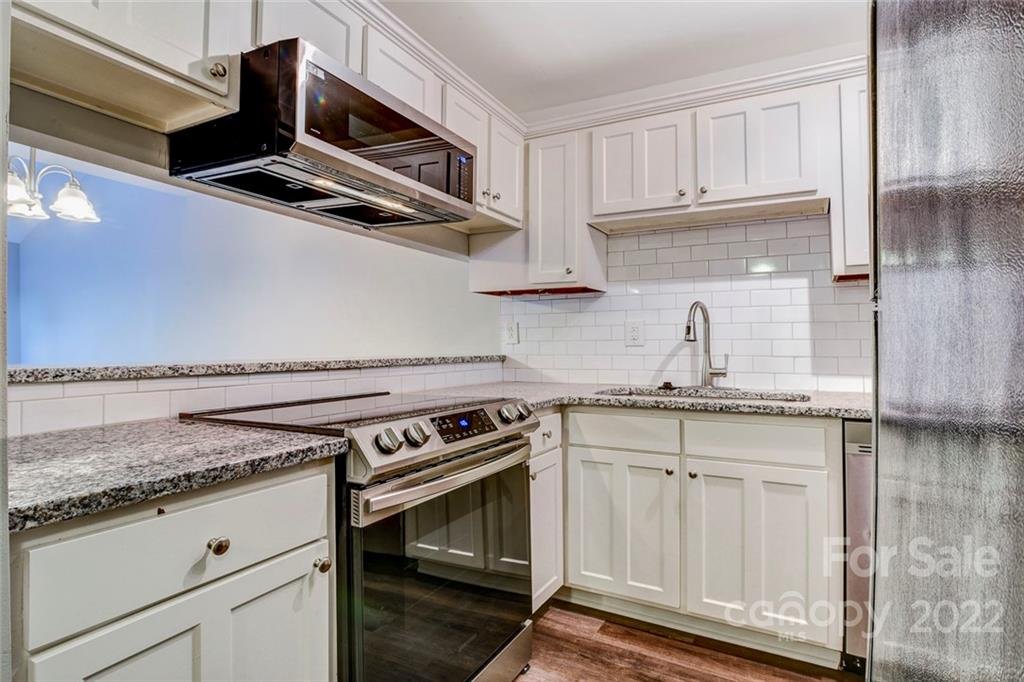 Property image 1 at 1635 Merry Oaks Road, Charlotte, NC 28205