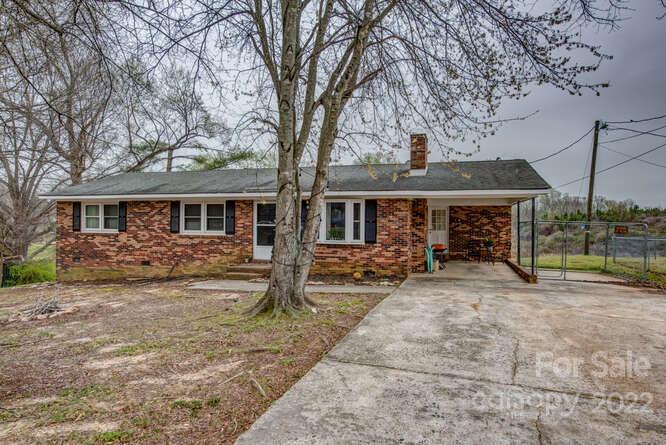 Property image 1 at 4010 Angus Drive, Gastonia, NC 28056