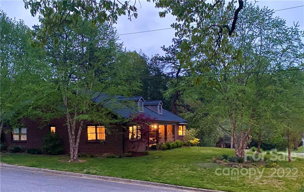 Property image 1 at 112 8th Avenue, Hickory, NC 28601