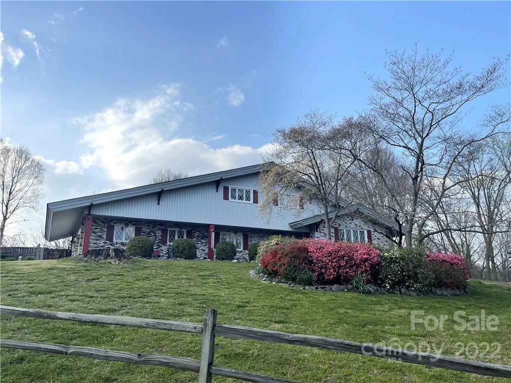 Property image 1 at 2466 Sweetbriar Circle, Lenoir, NC 28645