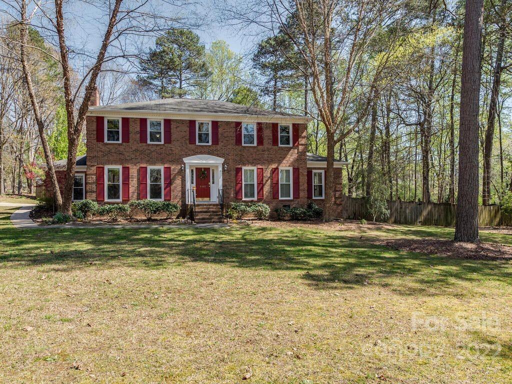 Property image 1 at 4401 Glen Oaks Drive, Matthews, NC 28104