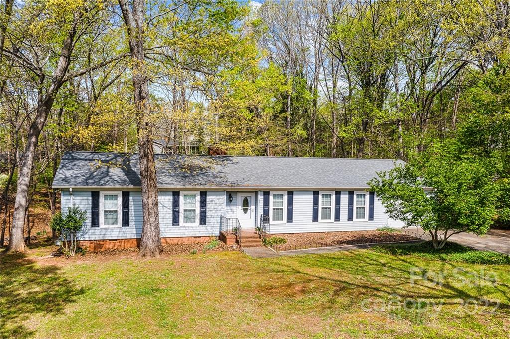 Property image 1 at 401 Beverly Circle, Charlotte, NC 28270