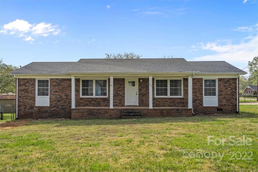 Property image 1 at 402 Lincoln Road, York, SC 29745