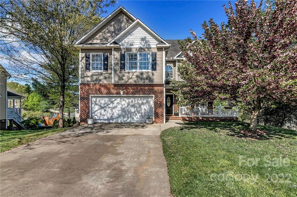 Property image 1 at 2595 Knoll Ridge Court, Hickory, NC 28602