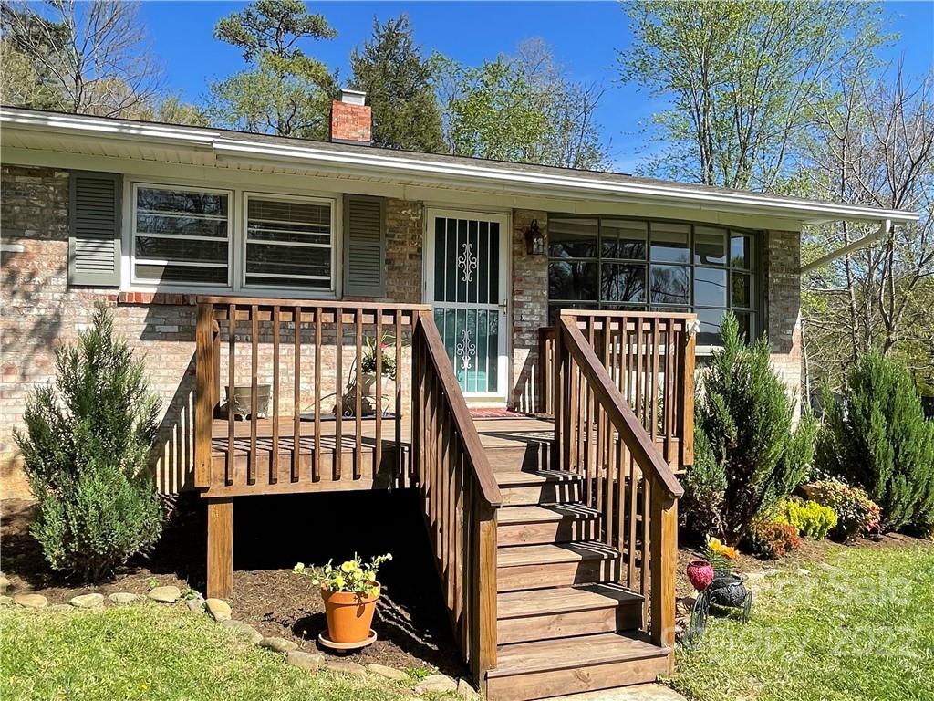 Property image 1 at 10 Sunset Drive, Swannanoa, NC 28778