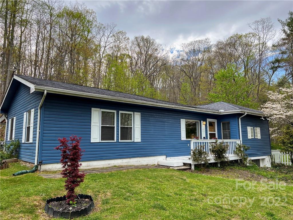 Property image 1 at 515 Halsbury Avenue, Hendersonville, NC 28791