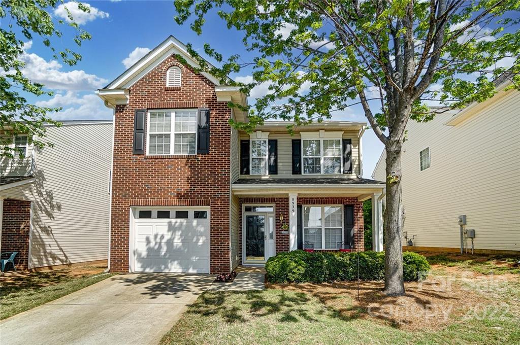 8929 Holland Park Lane