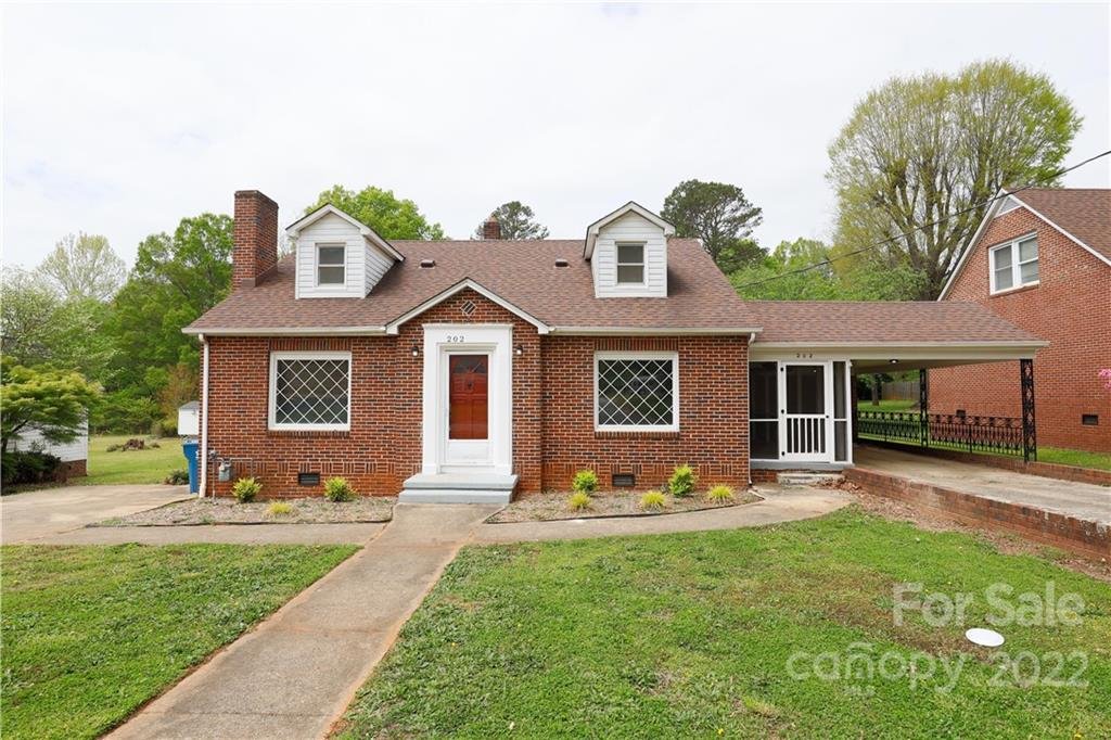 Property image 1 at 202 S 2nd Avenue, Maiden, NC 28650