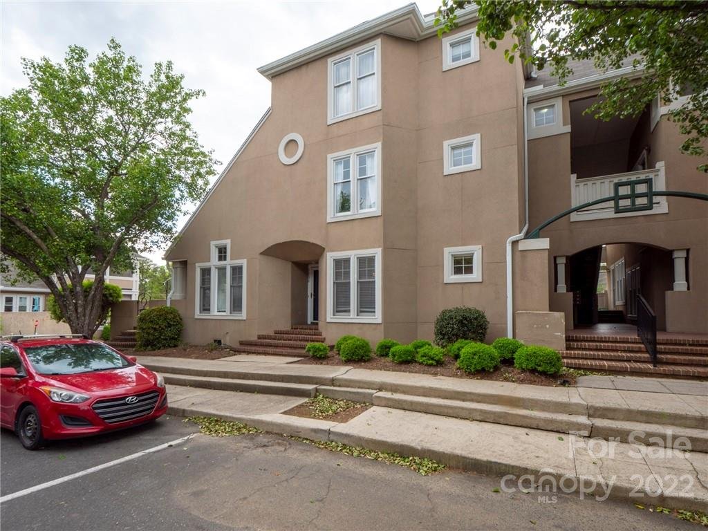 Property image 1 at 9208 Ravenwing Drive, Charlotte, NC 28262