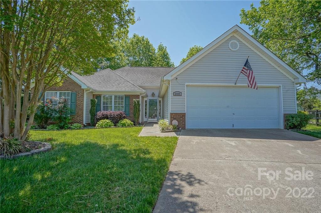 Property image 1 at 5009 Ravens Court, Matthews, NC 28104