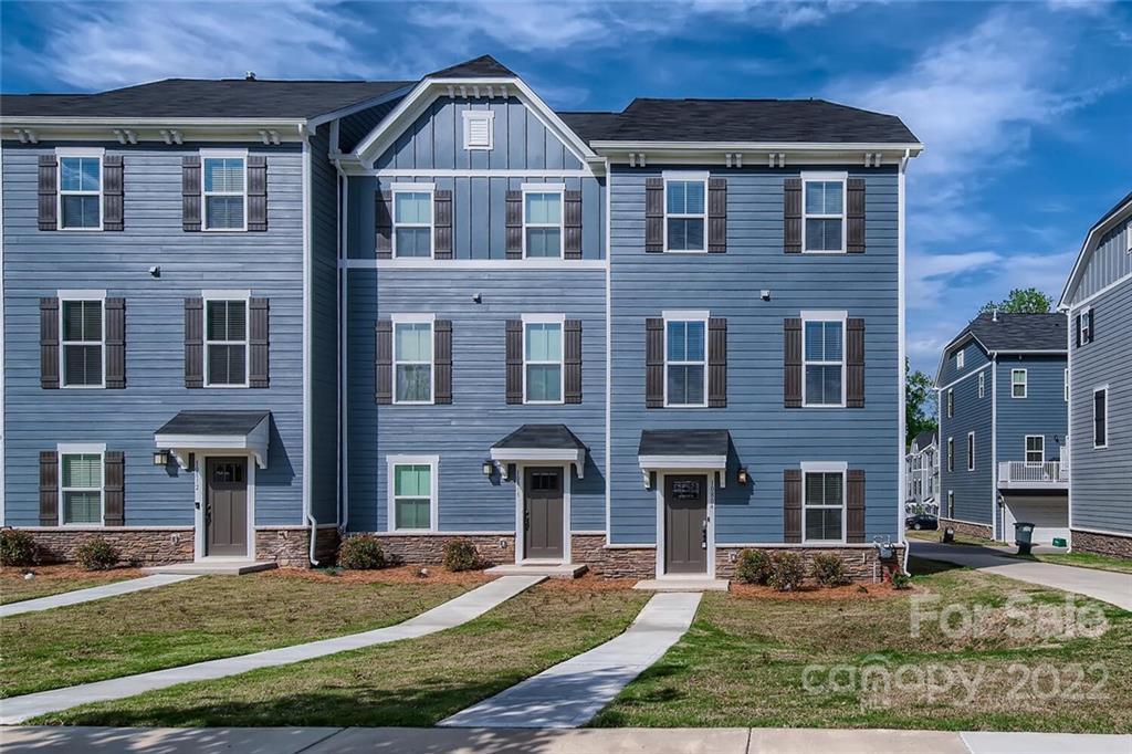 Property image 1 at 10804 Overlook Mountain Drive, Charlotte, NC 28216