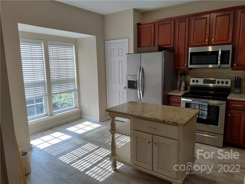 11712 Fiddlers Roof Lane