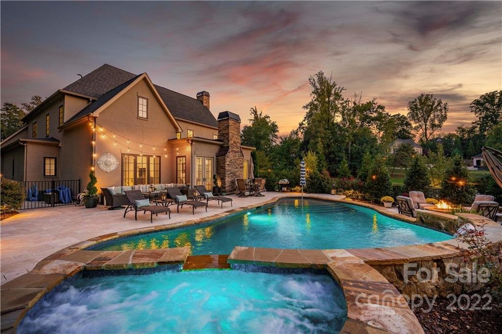 19607 Olde Spring Court