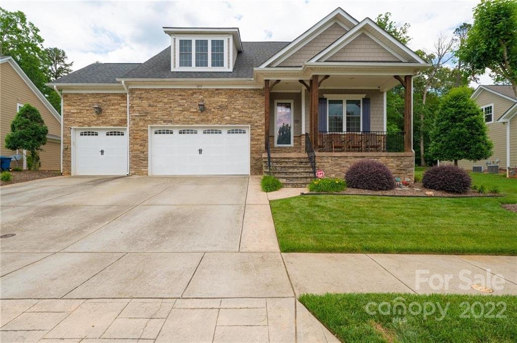 Property image 1 at 1215 39th Avenue, Hickory, NC 28601