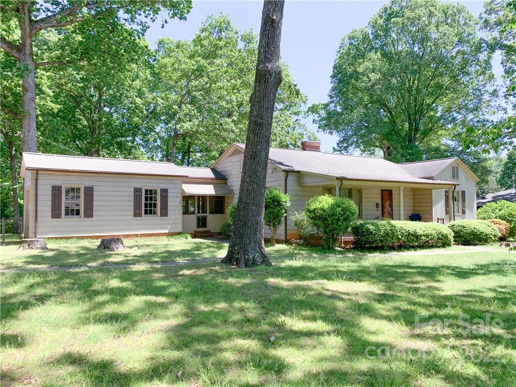 Property image 1 at 320 Euclid Avenue, Statesville, NC 28677