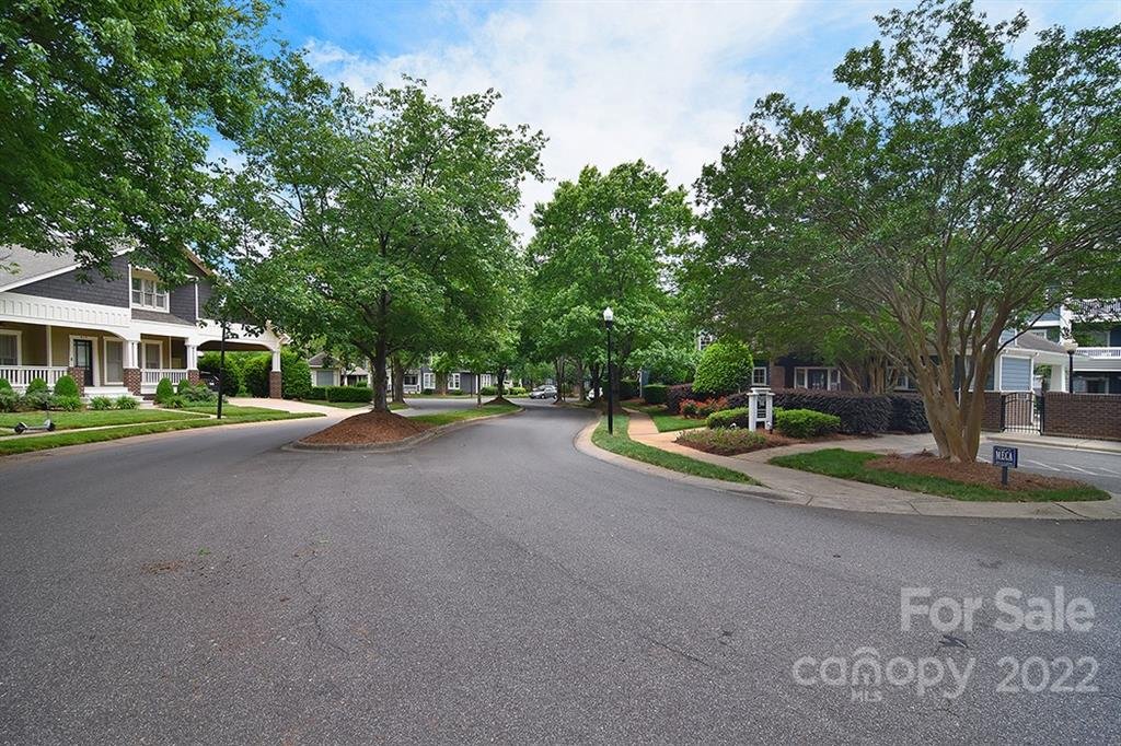 Property image 1 at 525 Olmsted Park Place, Charlotte, NC 28203