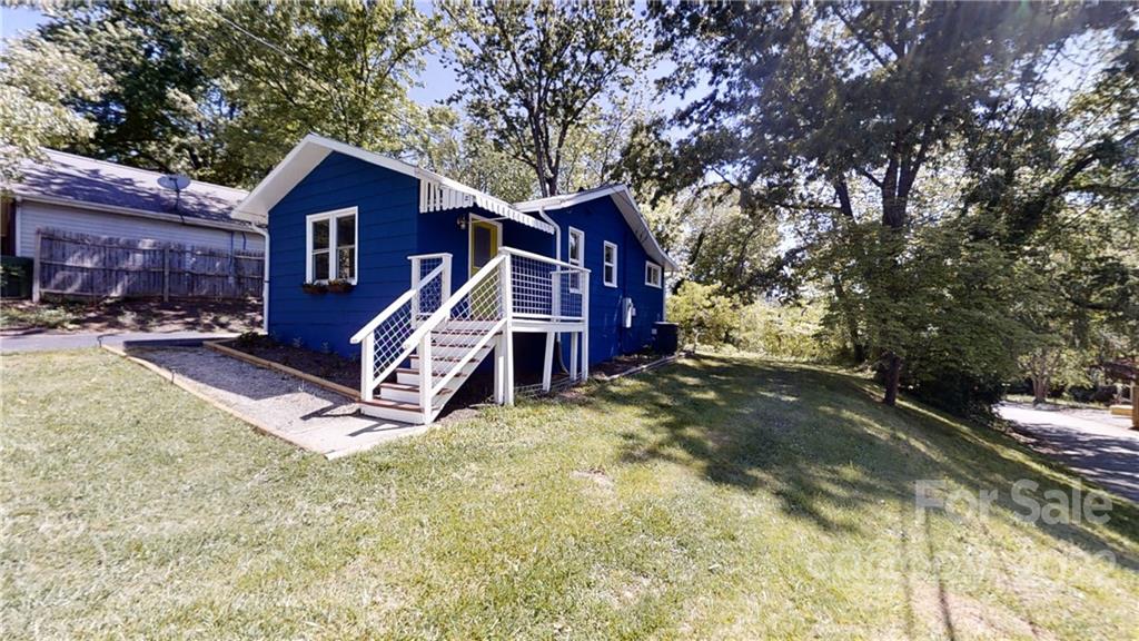 Property image 1 at 25 Indiana Avenue, Asheville, NC 28806
