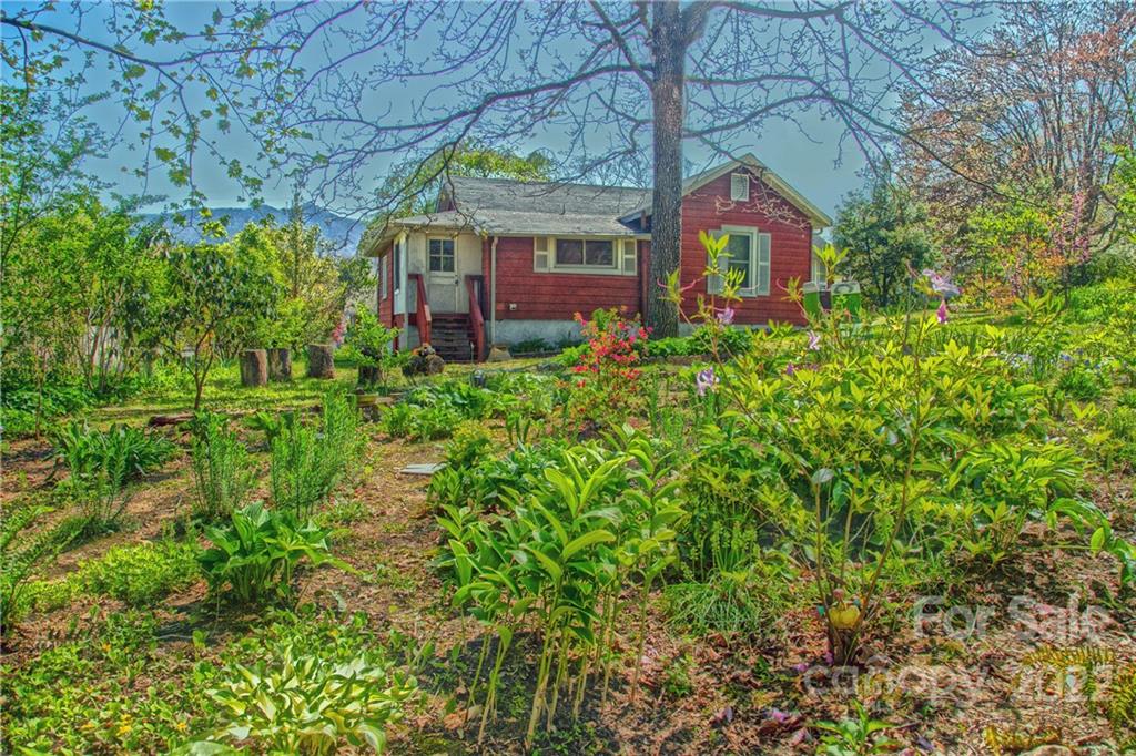 Property image 1 at 111 Altamahaw Avenue, Black Mountain, NC 28711