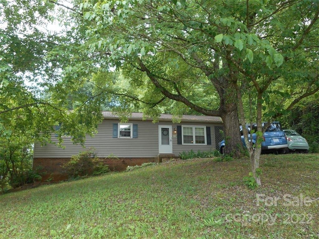Property image 1 at 1115 Sandhurst Drive, Newton, NC 28658
