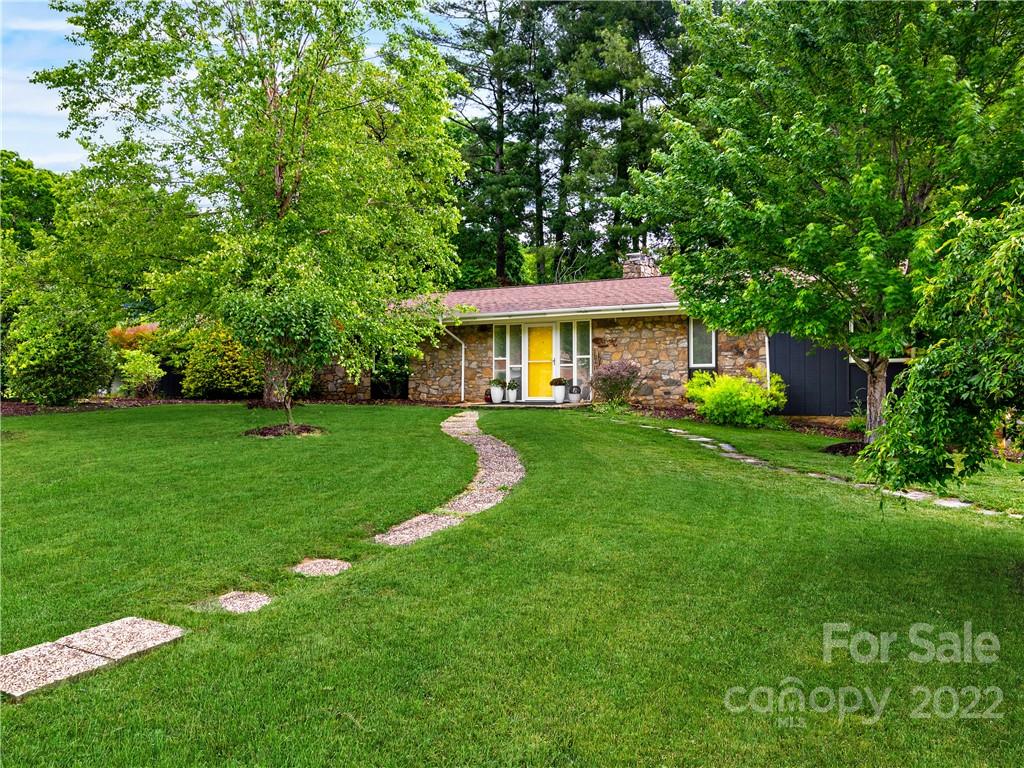 Property image 1 at 4 Braddock Way, Asheville, NC 28803