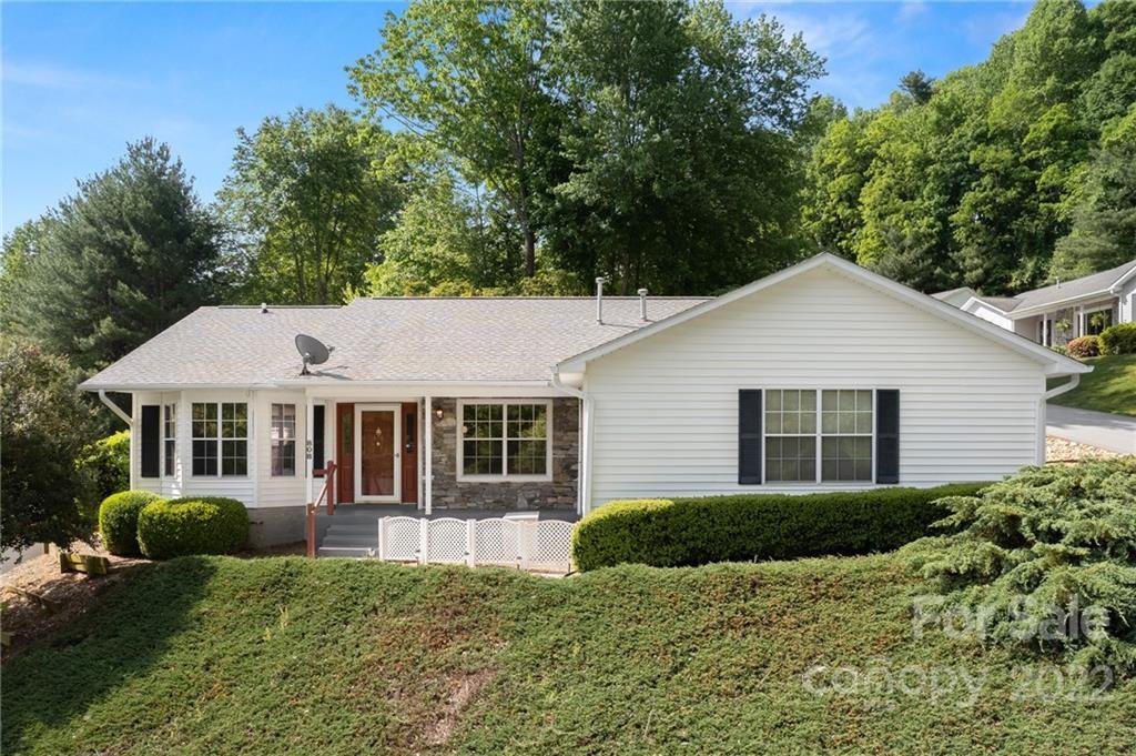 Property image 1 at 808 Sandburg Terrace, Hendersonville, NC 28791