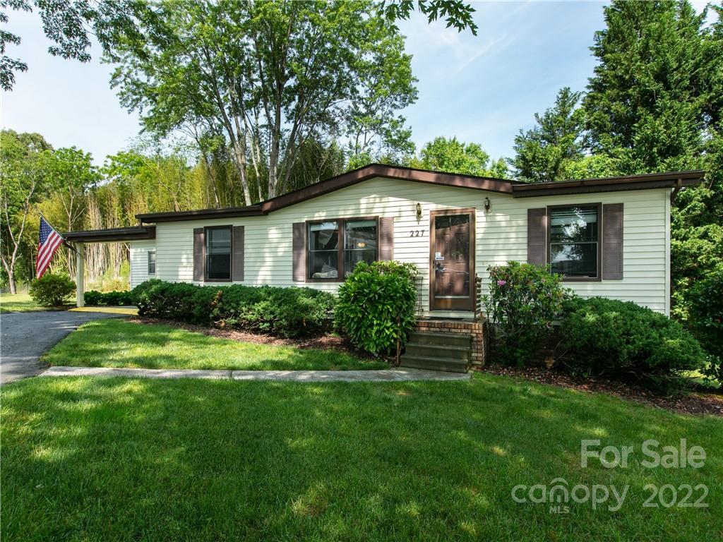 227 Cranbrook Circle