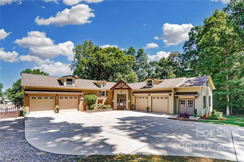 2771 Lakefront Drive