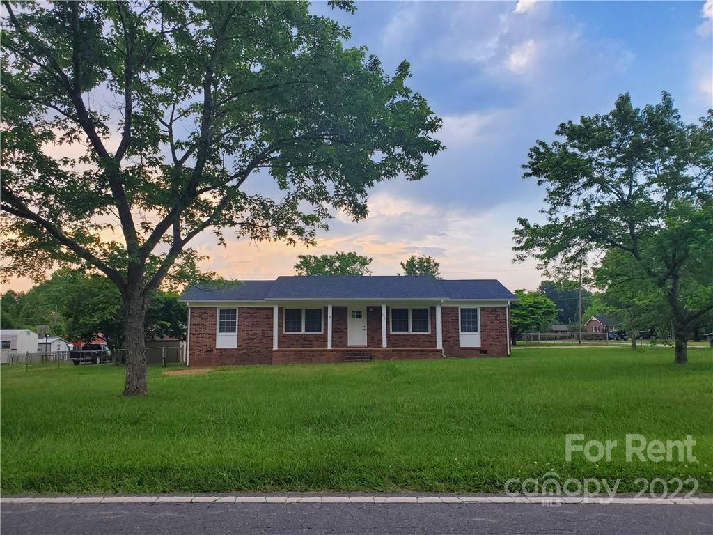 Property image 1 at 402 Lincoln Road, York, SC 29745