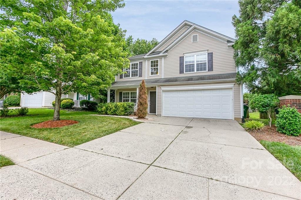 Property image 1 at 10300 Wakerobin Lane, Charlotte, NC 28213