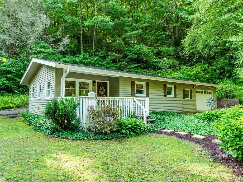 Property image 1 at 817 Holiday Drive, Hendersonville, NC 28739