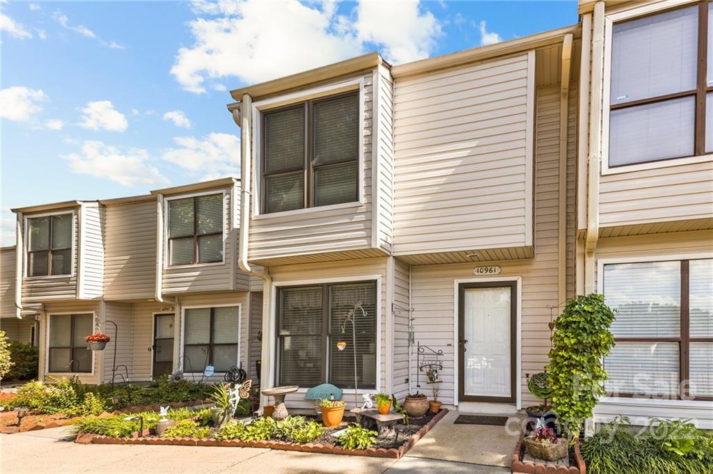 Property image 1 at 10961 Carmel Crossing Road, Charlotte, NC 28226