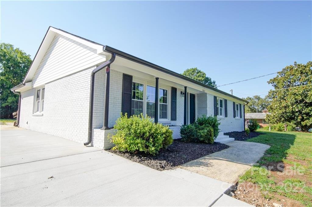 Property image 1 at 7623 Shadowcrest Drive, Charlotte, NC 28217