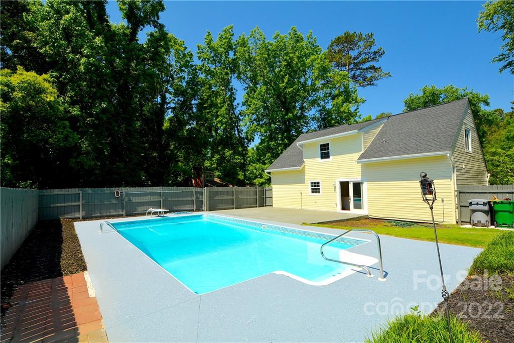 Property image 1 at 4910 Rolling Oak Lane, Charlotte, NC 28227