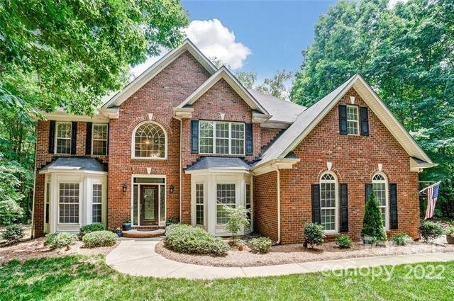 Property image 1 at 6025 Oakridge Court, Matthews, NC 28104