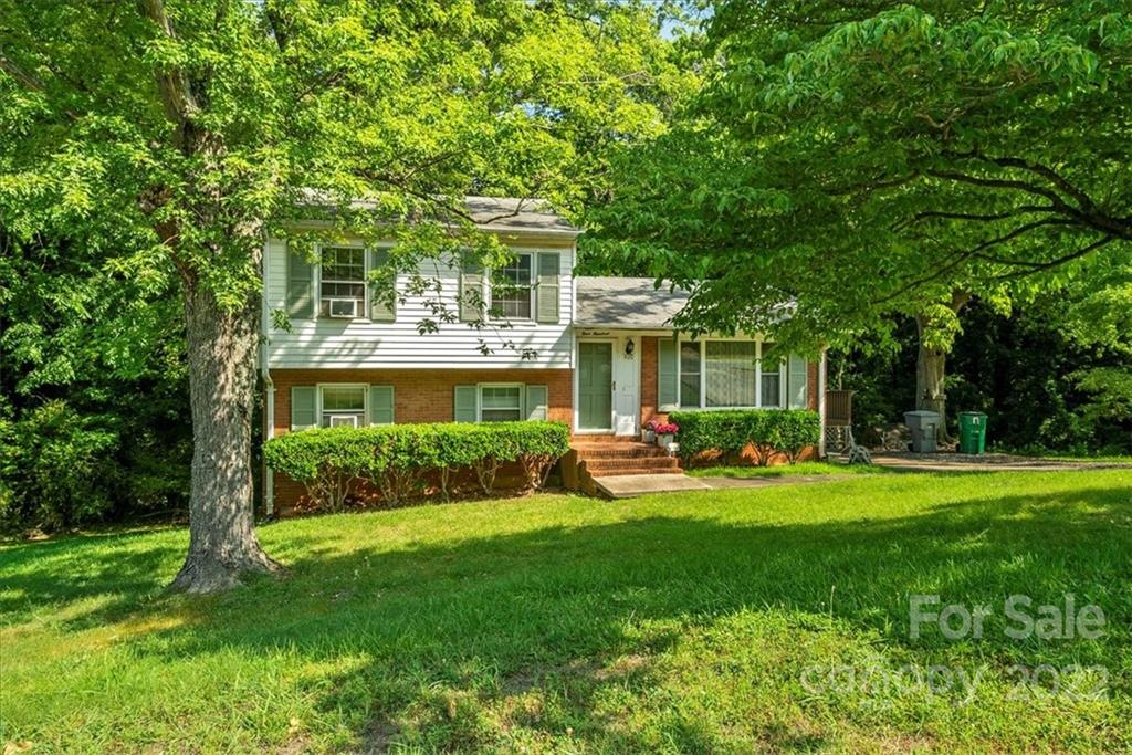 Property image 1 at 400 Short Hills Drive, Charlotte, NC 28217