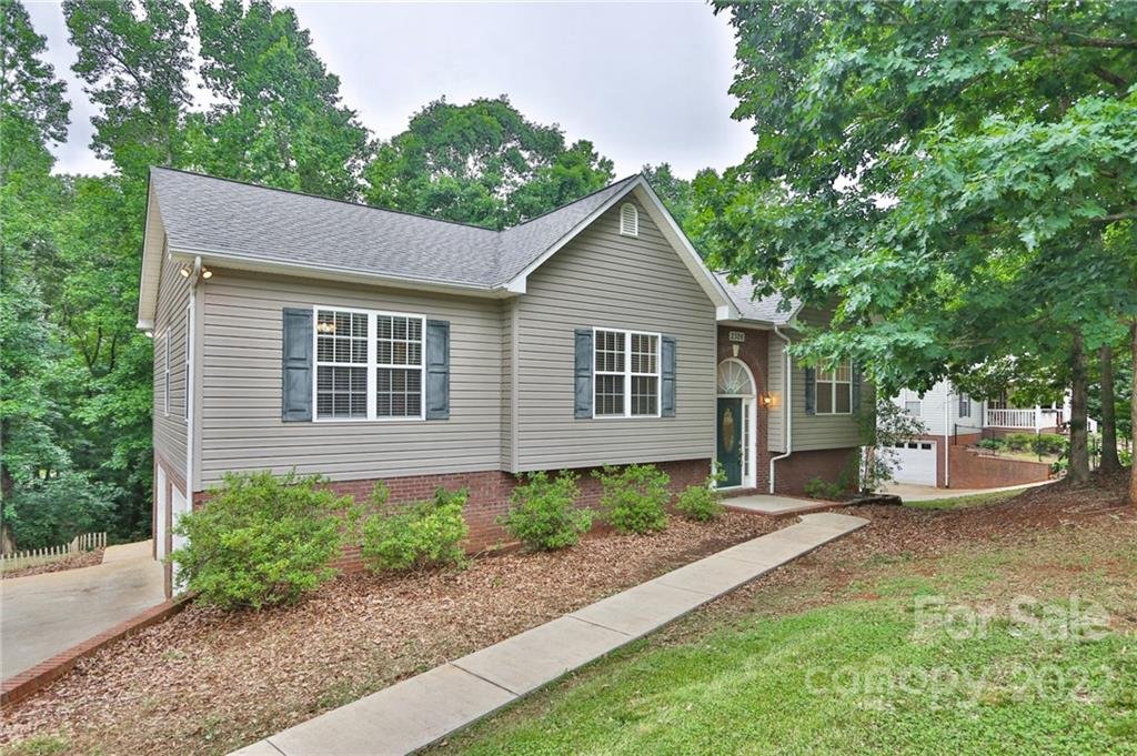 Property image 1 at 2326 39th Avenue Court, Hickory, NC 28601