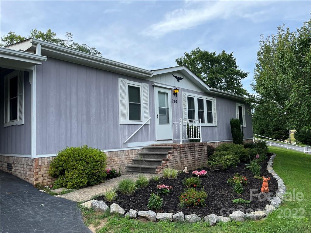 207 Cranbrook Circle