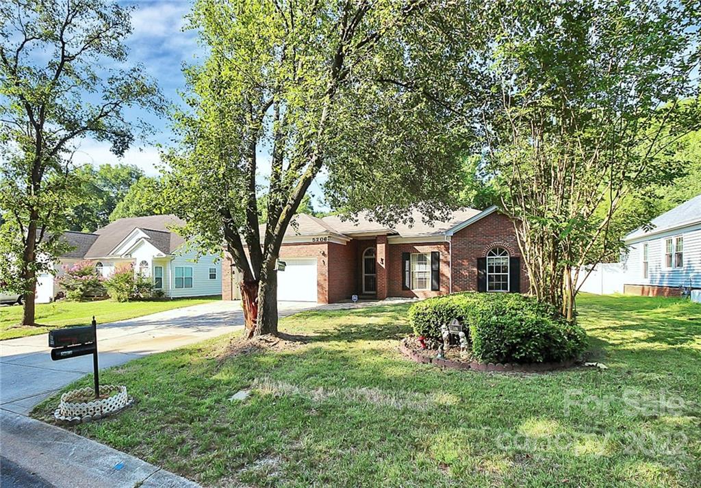 Property image 1 at 5206 Cressingham Court, Charlotte, NC 28227