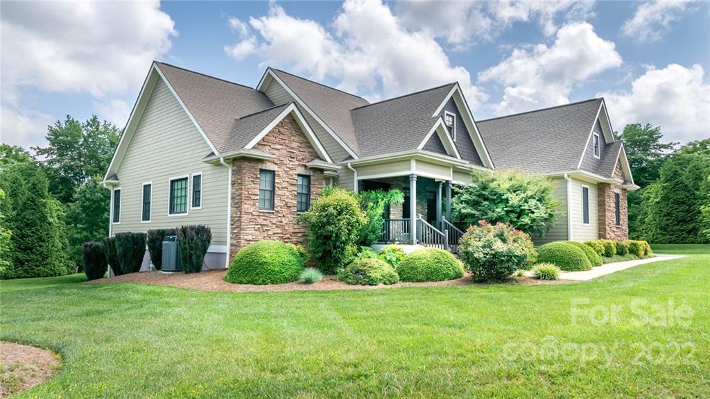 Property image 1 at 44 Vintage Barn Lane, Hendersonville, NC 28791