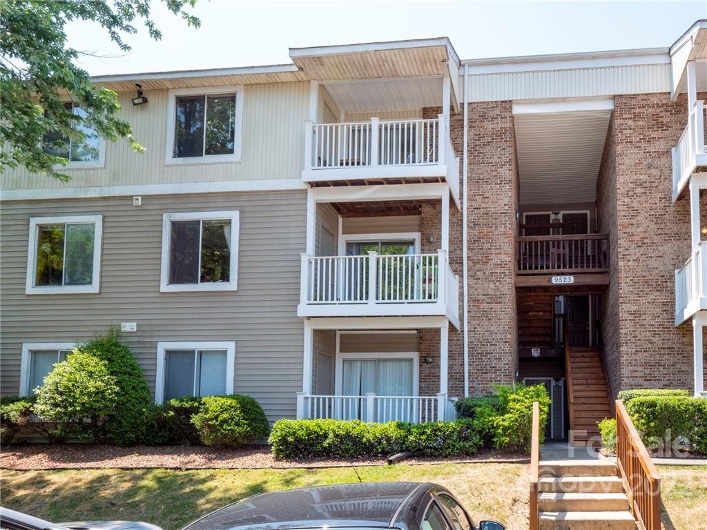 9523 University Terrace Drive