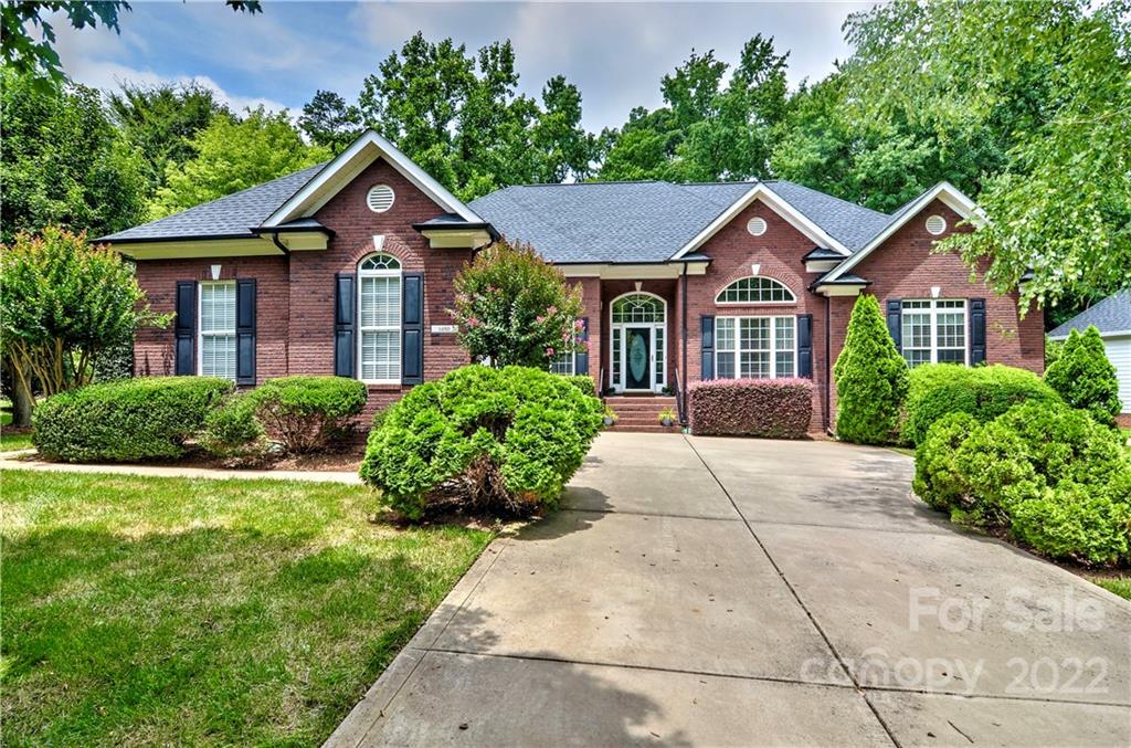 Property image 1 at 14921 Middlesborough Drive, Matthews, NC 28104