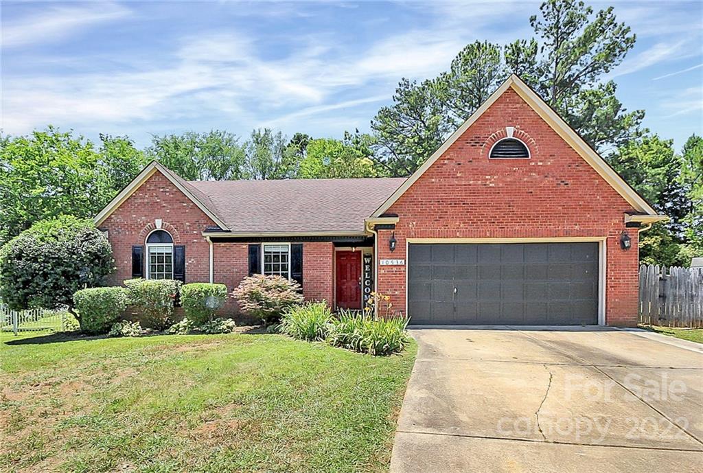 Property image 1 at 10536 Queensmead Circle, Charlotte, NC 28273